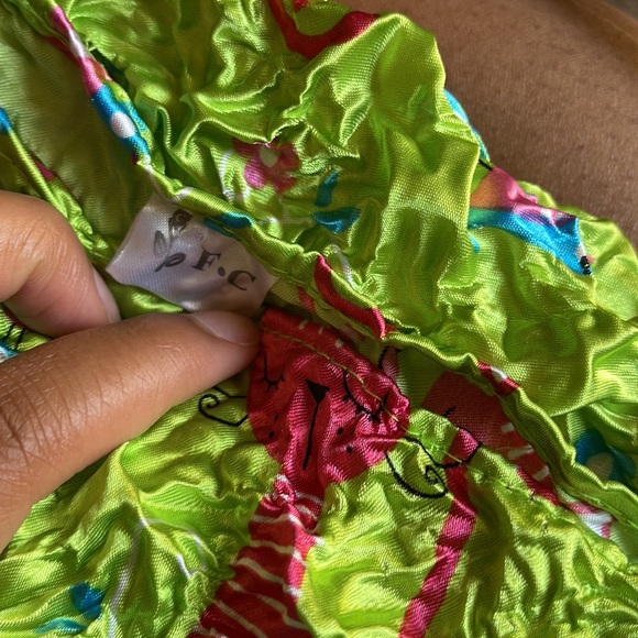 Green F.C womens ruffle blouse w/ Pink cat and blue bird design (L) - Picture 2 of 2